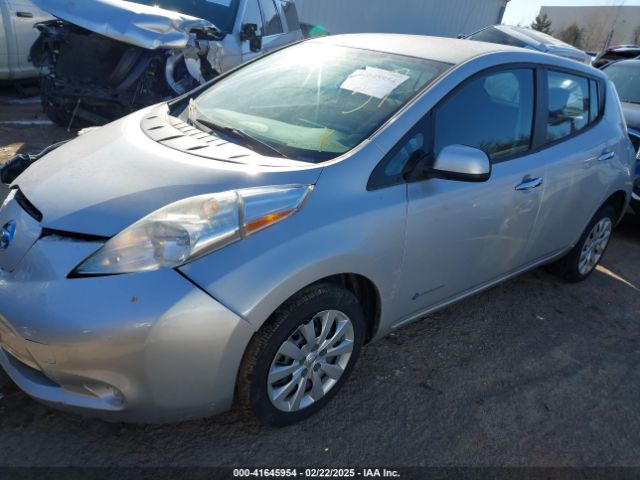 1N4AZ0CP6FC320049 Nissan LEAF S