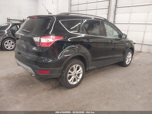 1FMCU9GDXJUB13412 Ford ESCAPE SE