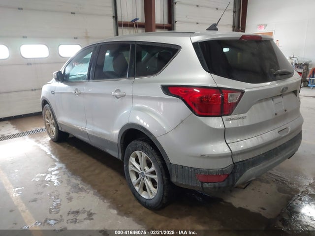1FMCU9GD2KUC00089 Ford ESCAPE SE