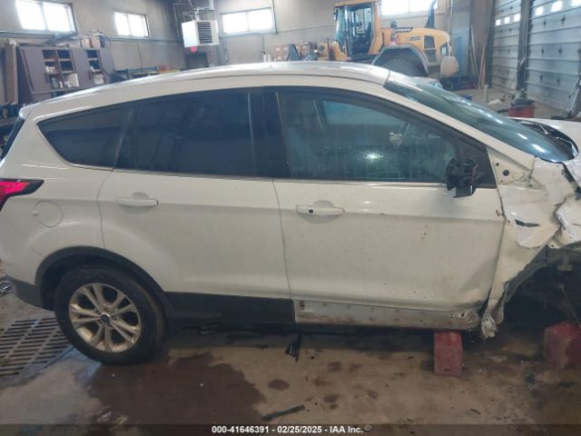 1FMCU9GD9KUA19832 Ford ESCAPE SE