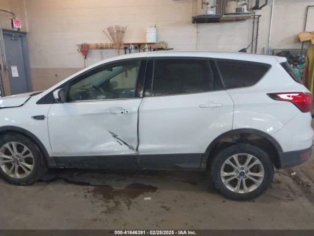 1FMCU9GD9KUA19832 Ford ESCAPE SE