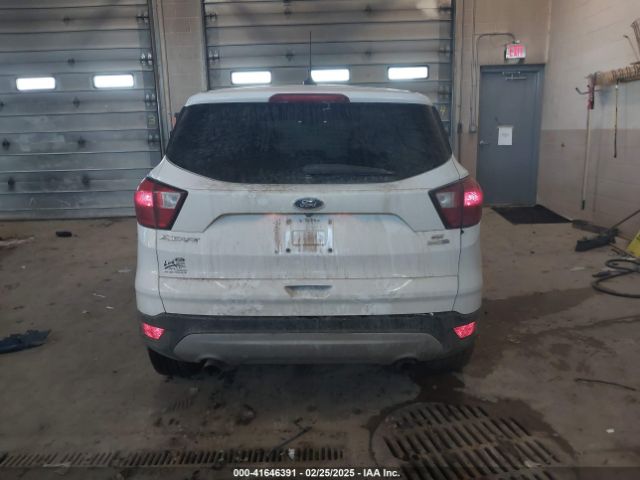 1FMCU9GD9KUA19832 Ford ESCAPE SE