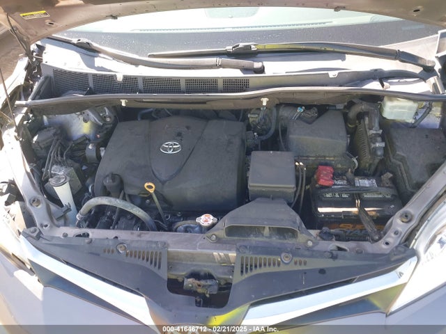 5TDKZ3DC5KS999199 Toyota Sienna Le 8 Passenger