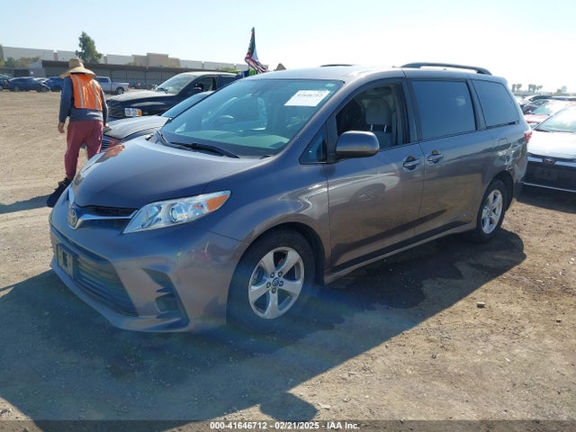 5TDKZ3DC5KS999199 Toyota Sienna Le 8 Passenger
