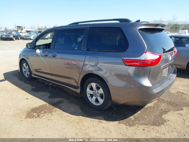 5TDKZ3DC5KS999199 Toyota Sienna Le 8 Passenger