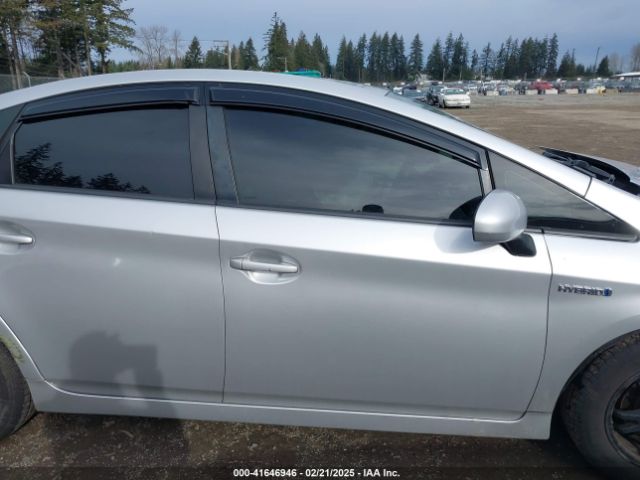 JTDKN3DU4F1905479 Toyota Prius Three