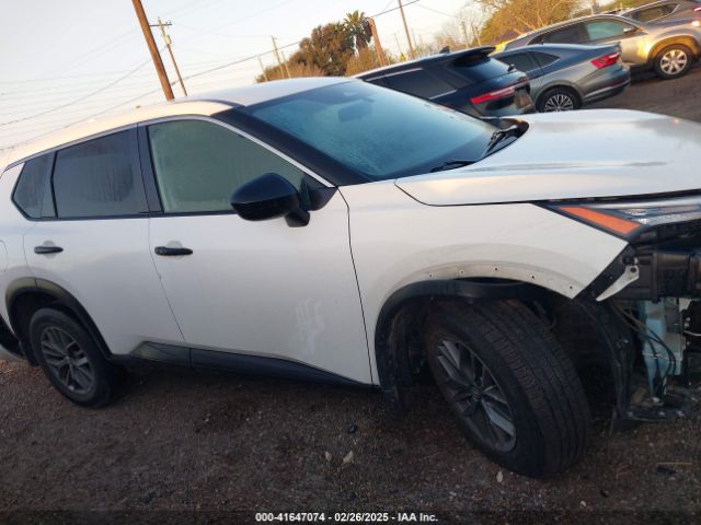 JN8AT3AA8MW005927 Nissan Rogue S Fwd