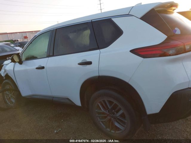 JN8AT3AA8MW005927 Nissan Rogue S Fwd