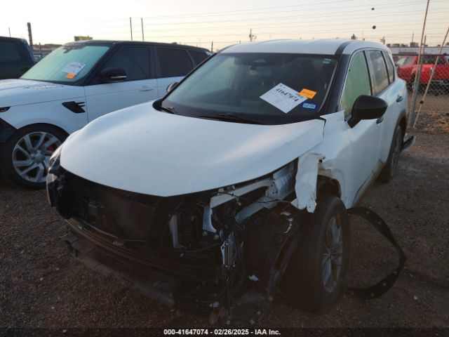 JN8AT3AA8MW005927 Nissan Rogue S Fwd