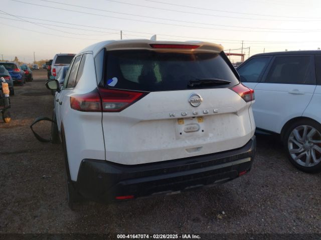 JN8AT3AA8MW005927 Nissan Rogue S Fwd