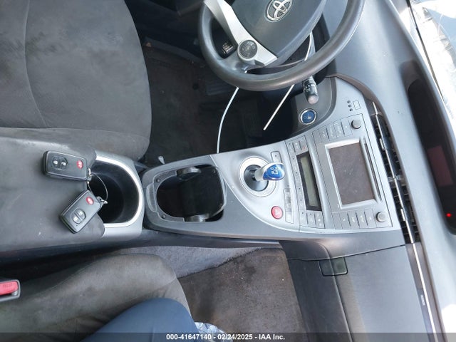 JTDKN3DU8E0393245 Toyota Prius Two