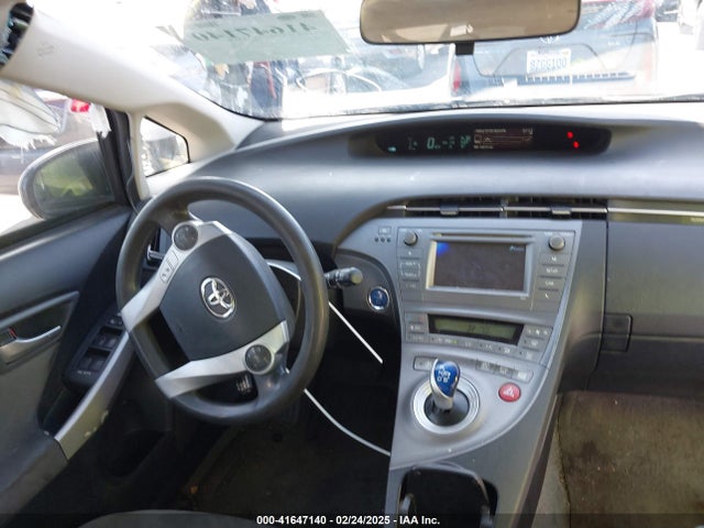 JTDKN3DU8E0393245 Toyota Prius Two