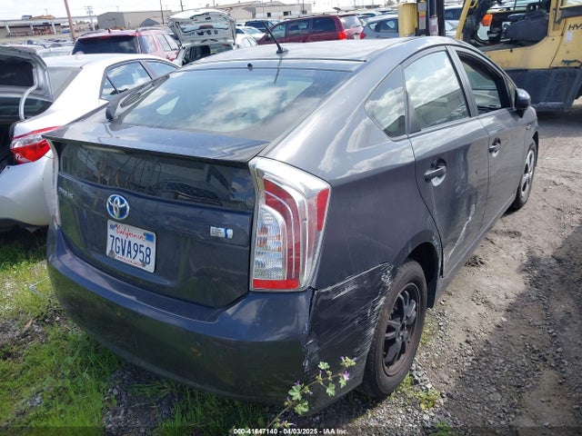 JTDKN3DU8E0393245 Toyota Prius Two