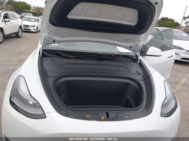 2024 TESLA MODEL Y 7SAYGDEF3RA317028 Photo 9