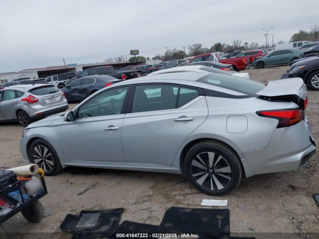 1N4BL4DW2NN336027 Nissan Altima Sv Intelligent Awd