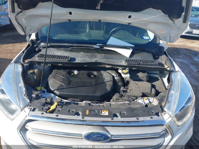1FMCU0J91JUA22352 Ford Escape Titanium