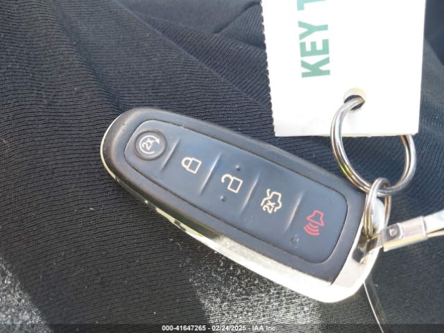 1FMCU0J91JUA22352 Ford Escape Titanium