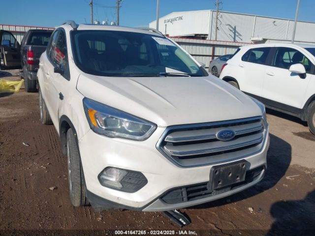 1FMCU0J91JUA22352 Ford Escape Titanium