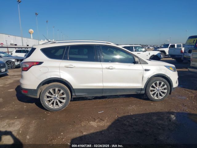 1FMCU0J91JUA22352 Ford Escape Titanium
