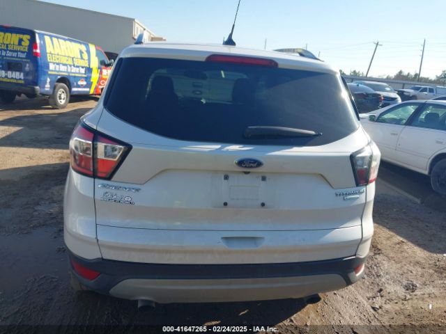 1FMCU0J91JUA22352 Ford Escape Titanium