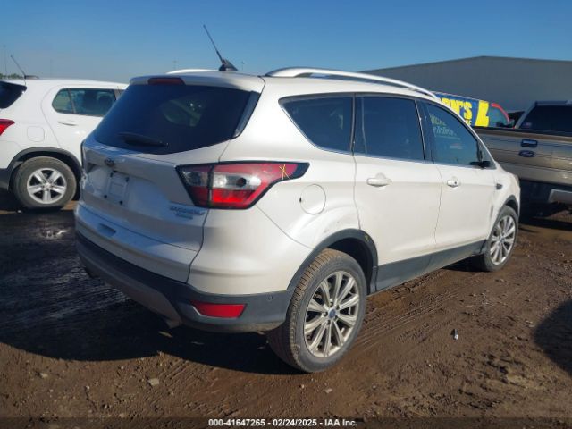 1FMCU0J91JUA22352 Ford Escape Titanium