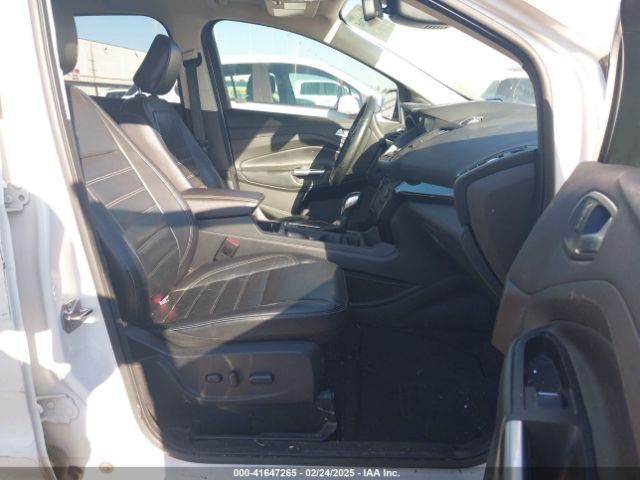 1FMCU0J91JUA22352 Ford Escape Titanium