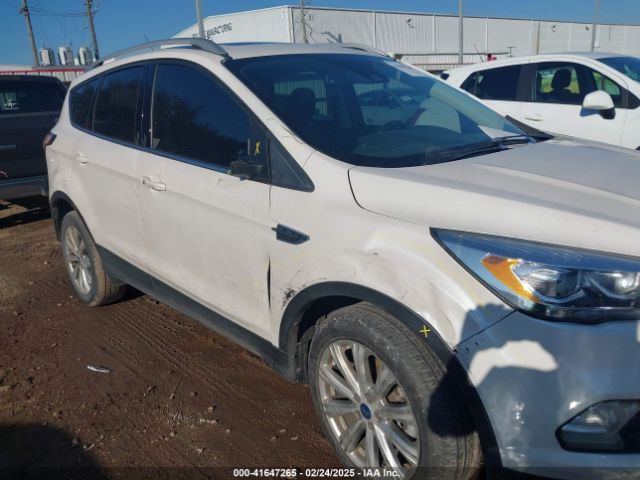 1FMCU0J91JUA22352 Ford Escape Titanium