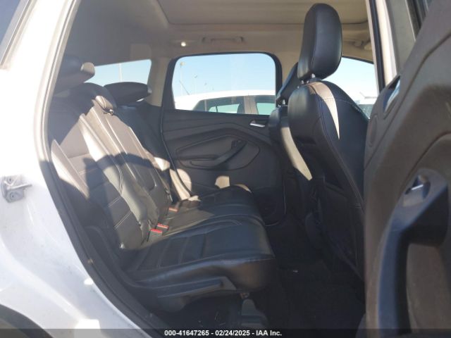 1FMCU0J91JUA22352 Ford Escape Titanium