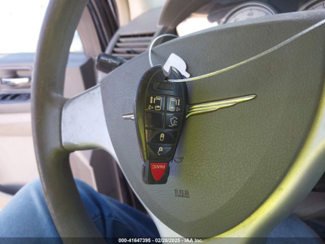 2009 CHRYSLER TOWN & COUNTRY 2A8HR44E69R617338 Photo 10