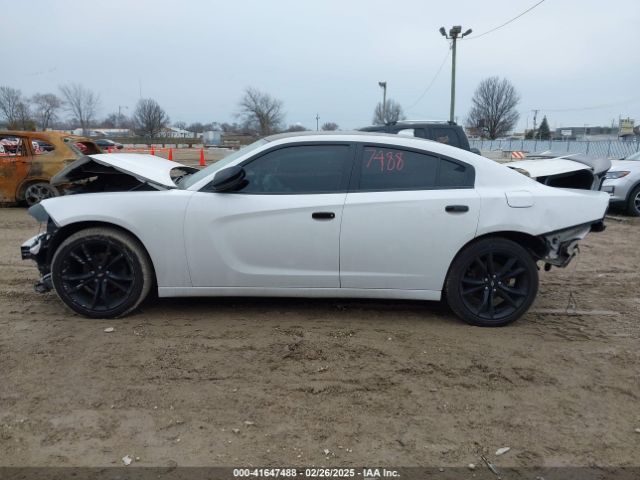 2C3CDXHG5JH306995 Dodge Charger Sxt Plus Rwd