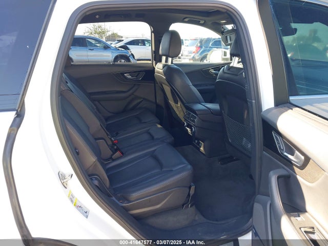 WA1VAAF74JD015327 Audi Q7 3.0t Premium