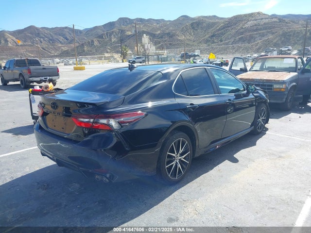4T1T11AK4NU682568 Toyota CAMRY SE