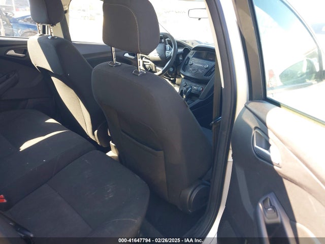 1FADP3K22JL280202 Ford FOCUS SE