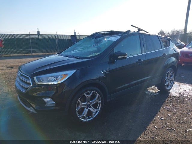 1FMCU0J99HUA09827 Ford Escape Titanium