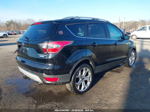 1FMCU0J99HUA09827 Ford Escape Titanium