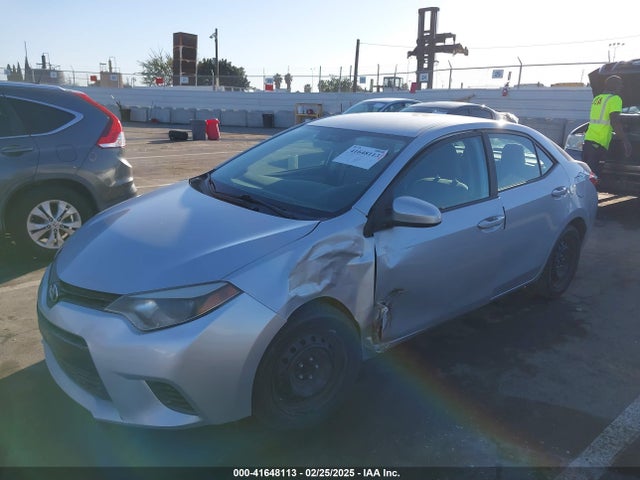 Toyota COROLLA LE 2015 5YFBURHE9FP330414 Image 2