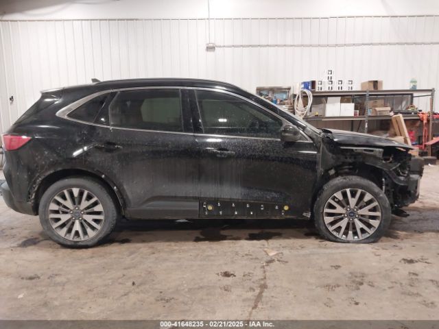 1FMCU9J95LUB09095 Ford Escape Titanium