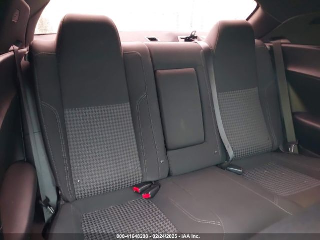 2C3CDZAG7GH145371 Dodge Challenger Sxt