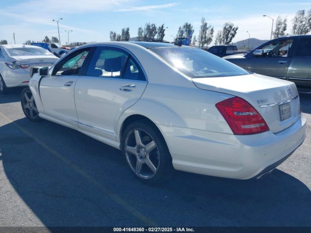 2011 MERCEDES-BENZ S 550 WDDNG7BB6BA373135 Photo 2