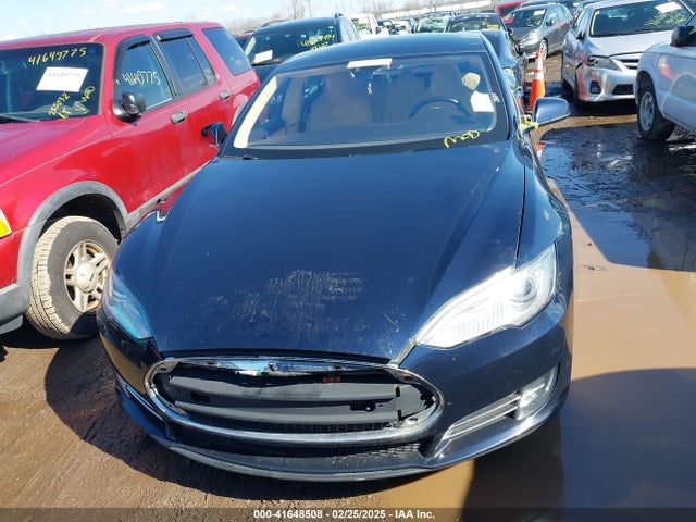 41648508 :رقم المزاد ، 5YJSA1CG2DFP14689 vin ، 2013 Tesla Model S مزاد بيع