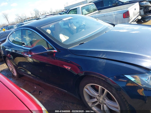 41648508 :رقم المزاد ، 5YJSA1CG2DFP14689 vin ، 2013 Tesla Model S مزاد بيع