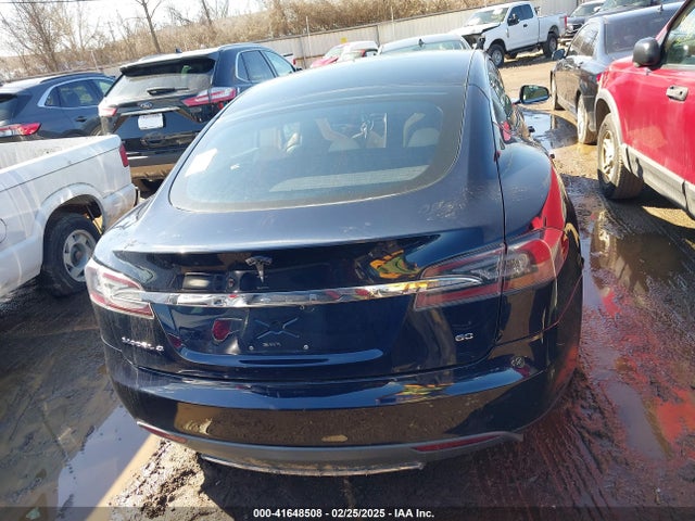 41648508 :رقم المزاد ، 5YJSA1CG2DFP14689 vin ، 2013 Tesla Model S مزاد بيع