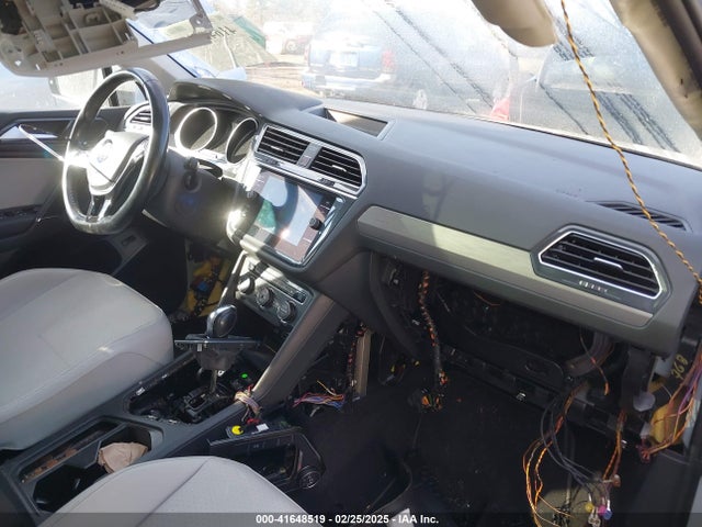 3VV2B7AX4JM009145 Volkswagen Tiguan 2.0t Se/2.0t Sel