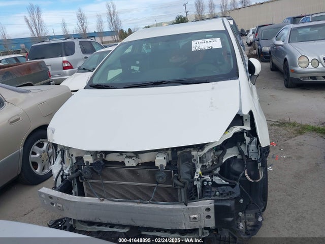 Toyota Prius V Two 2017 JTDZN3EU4HJ066269 Image 13