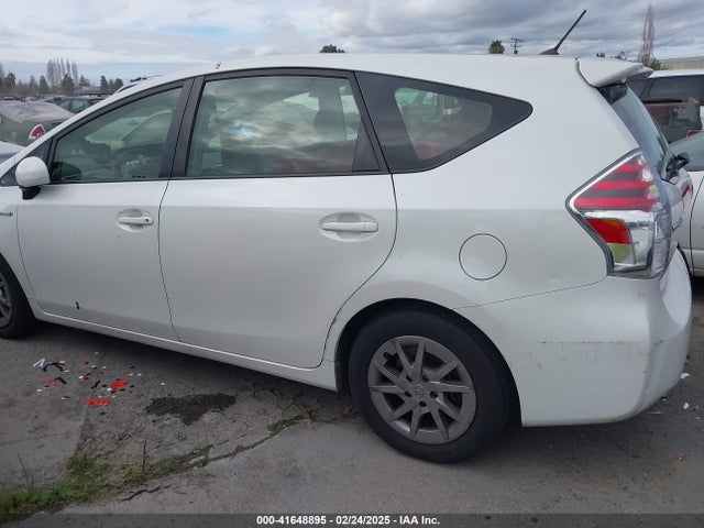 Toyota Prius V Two 2017 JTDZN3EU4HJ066269 Image 15