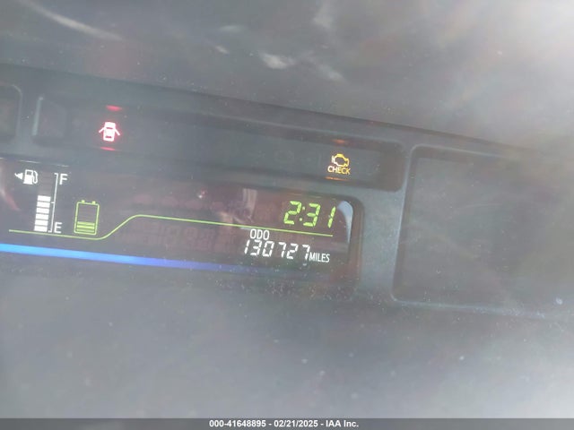 Toyota Prius V Two 2017 JTDZN3EU4HJ066269 Image 16