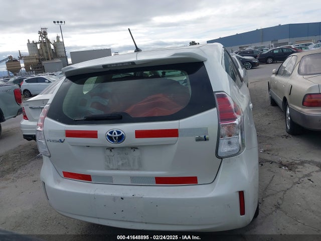 Toyota Prius V Two 2017 JTDZN3EU4HJ066269 Image 17