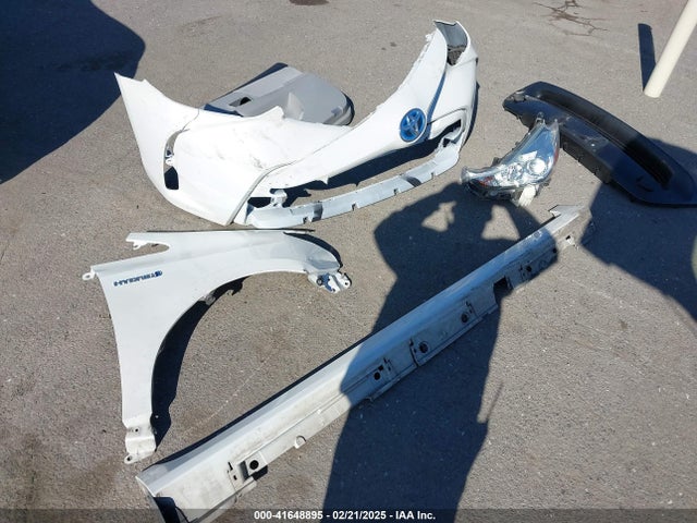 Toyota Prius V Two 2017 JTDZN3EU4HJ066269 Image 12