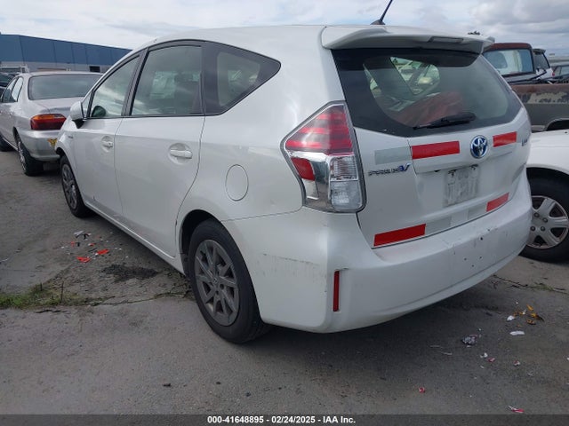 Toyota Prius V Two 2017 JTDZN3EU4HJ066269 Image 3