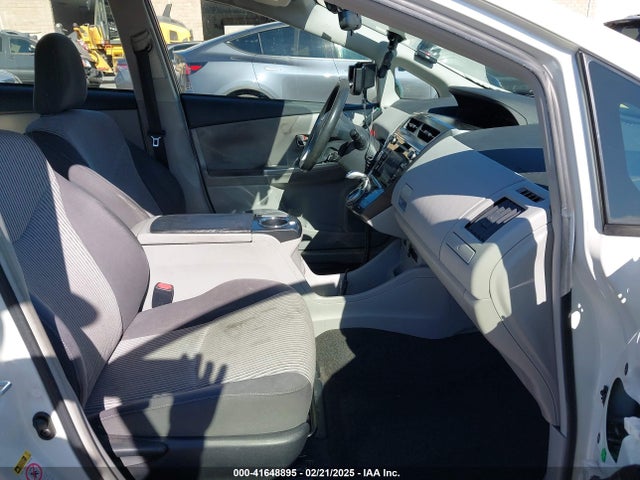 Toyota Prius V Two 2017 JTDZN3EU4HJ066269 Image 5